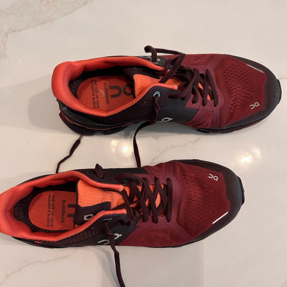 On Cloud Women’s Running Shoes